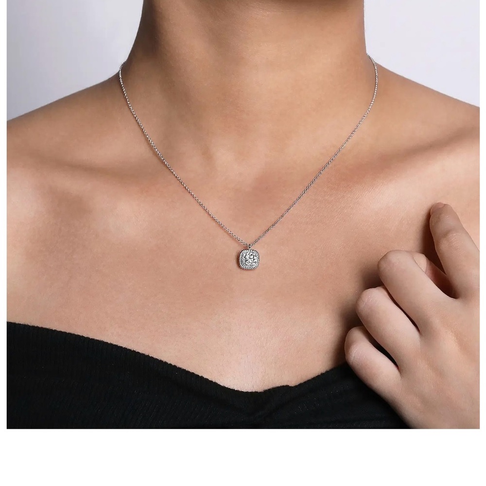 Elegant Silver Pendant Necklace